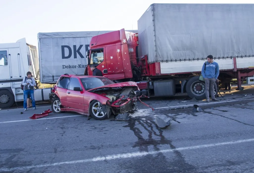 truck-crash-here-are-7-reasons-to-lawyer-up-blog-img